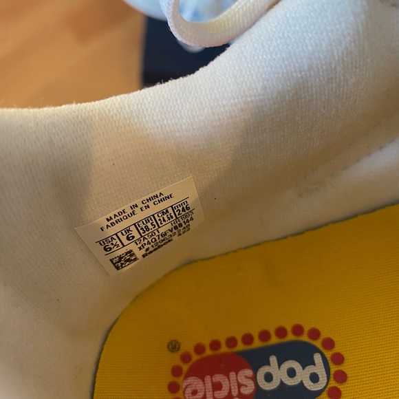 Reebok sneakers like new size 6.5 youth - Picture 2 of 9